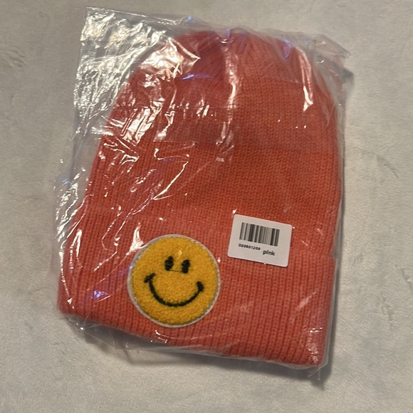 NWT Ribbed Smiley Face Beanie in pink - Picture 3 of 3